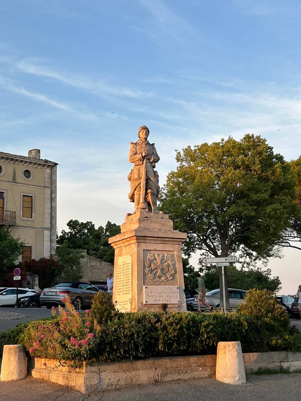 The Iconic Gordes Viewpoint