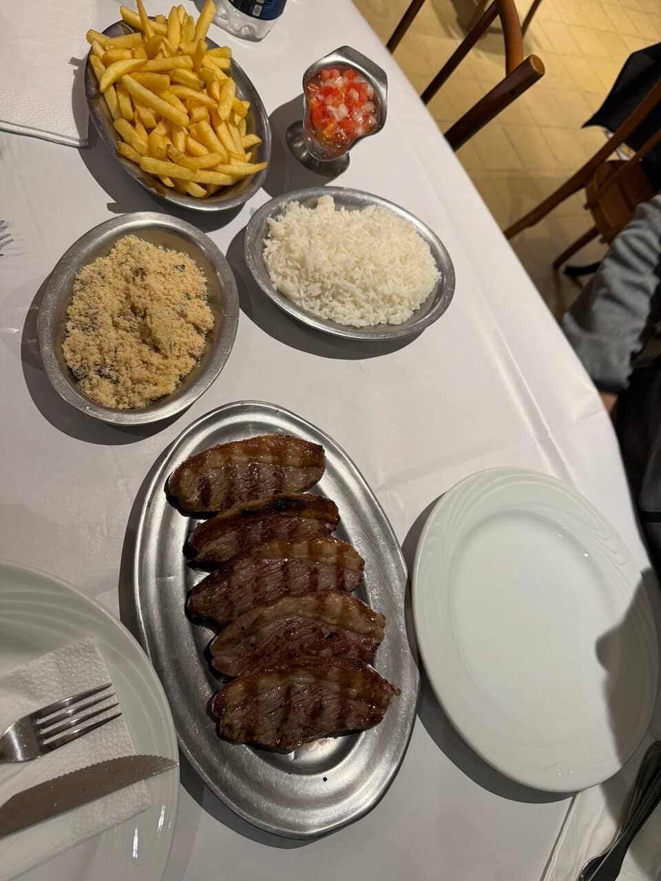 Cozy and Chic Ambiance