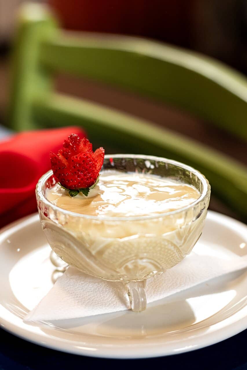 Live Music and Vibrant Atmosphere