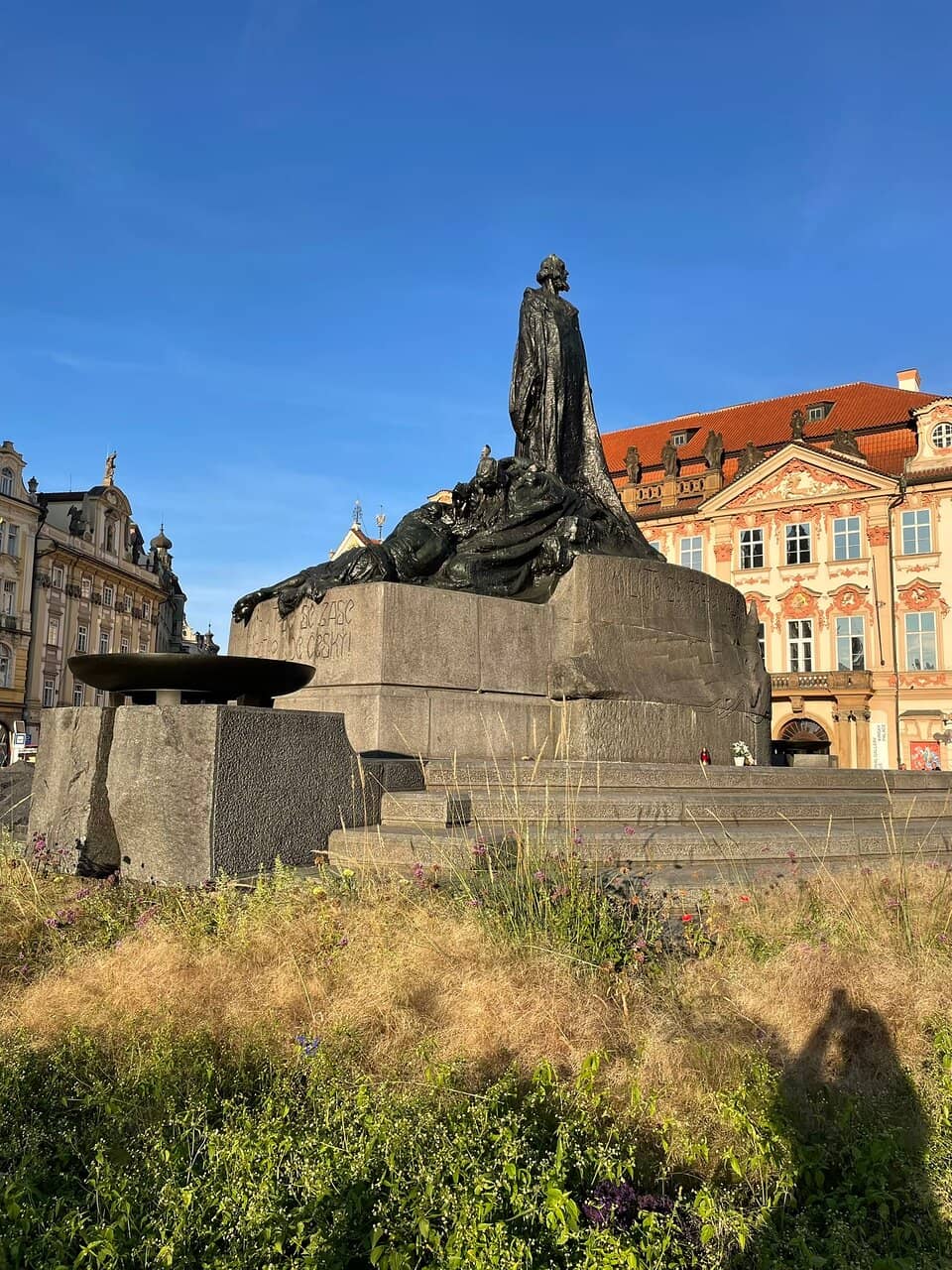 The Monument's Grand Scale