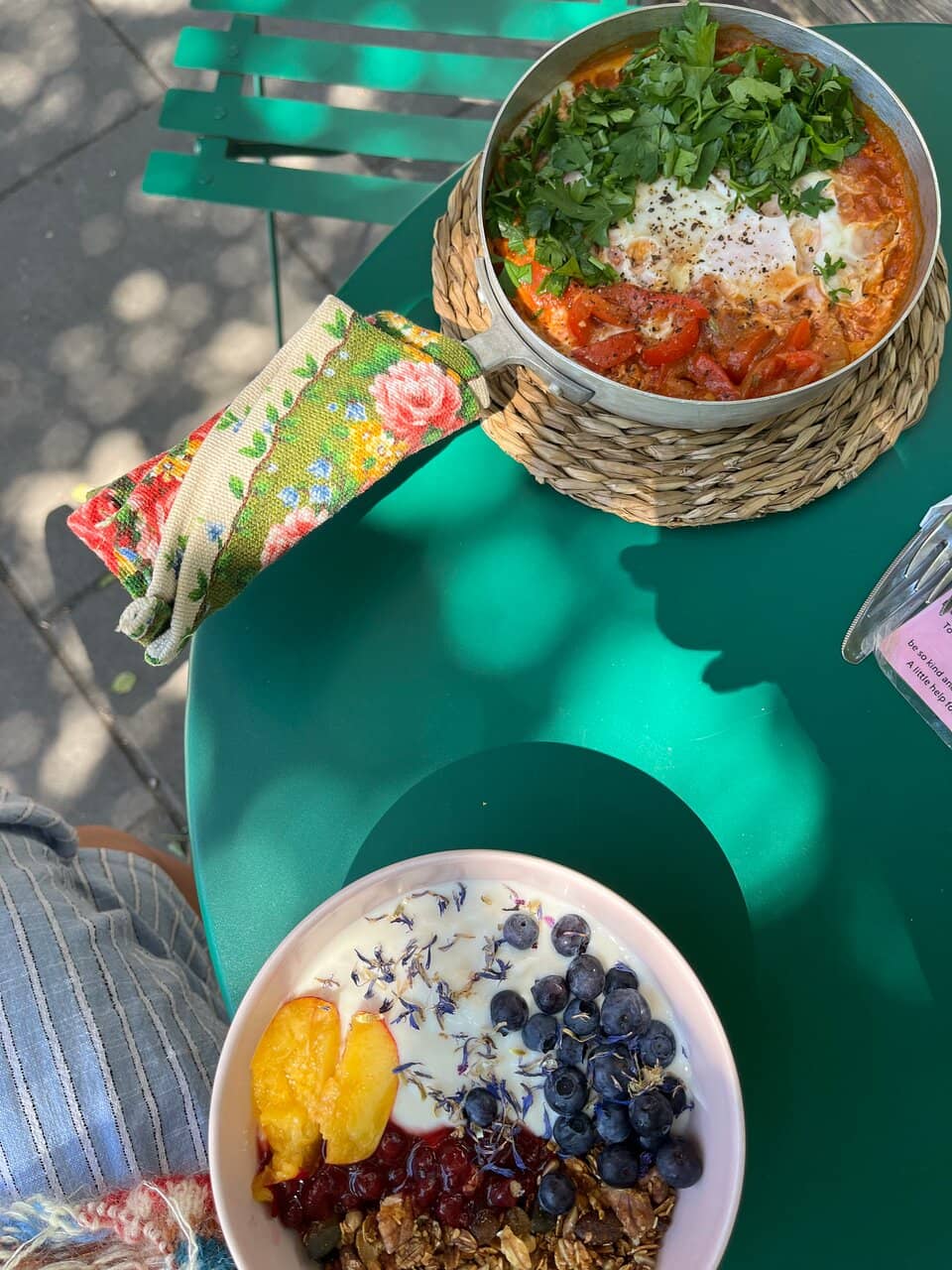 All-Day Breakfast & Cozy Ambiance