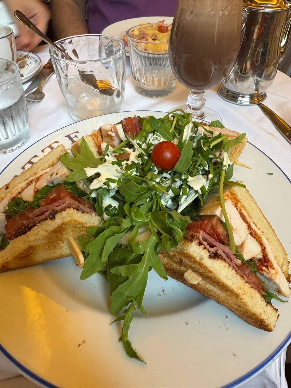 Place des Vosges Ambiance