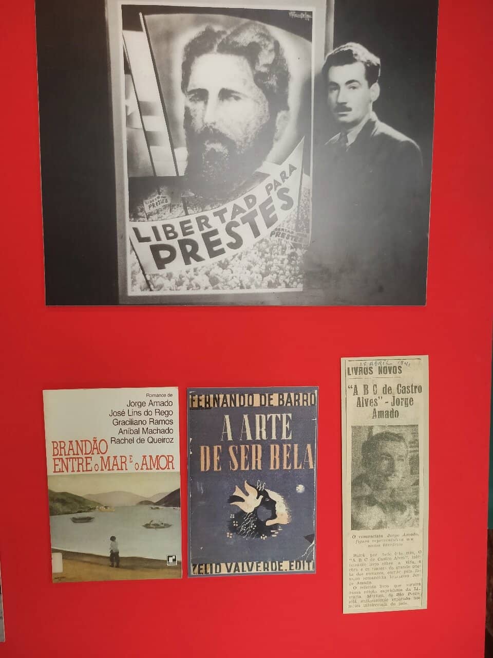 Artsy Cafe & Bookstore