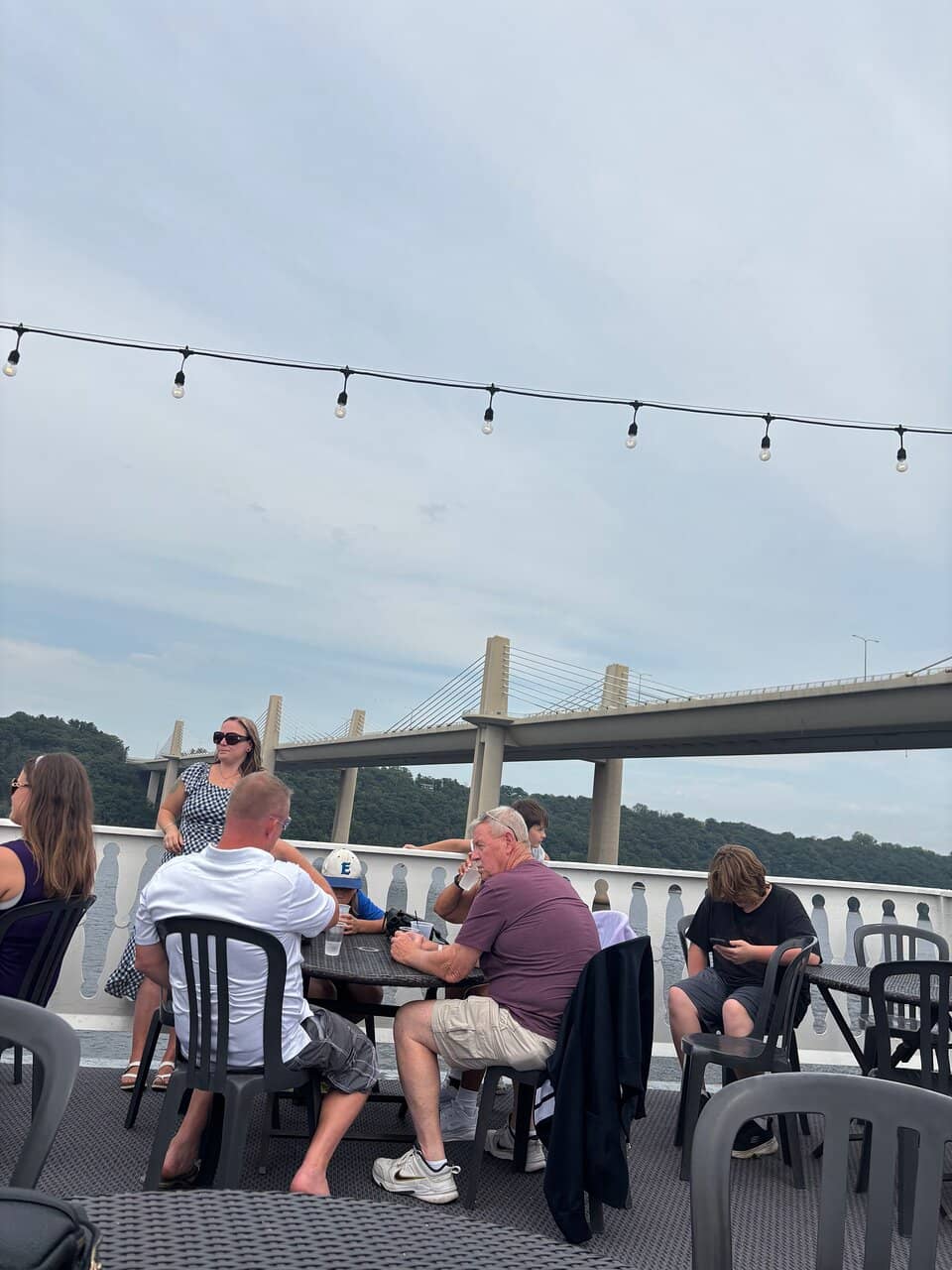 Live Music & Ambiance