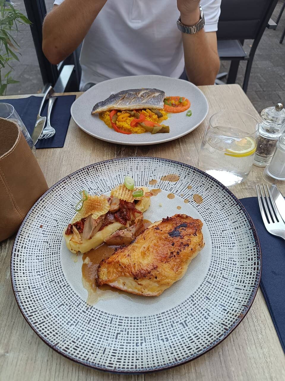 Chic and Cozy Ambiance