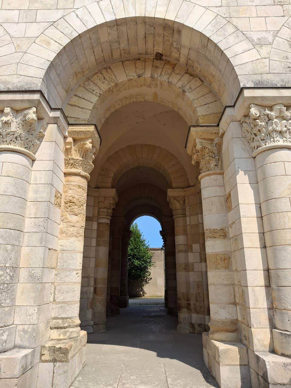 Crypta and Paradise