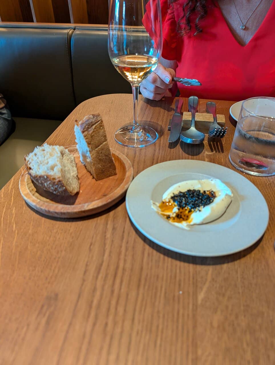 Relaxed Fine Dining Ambiance