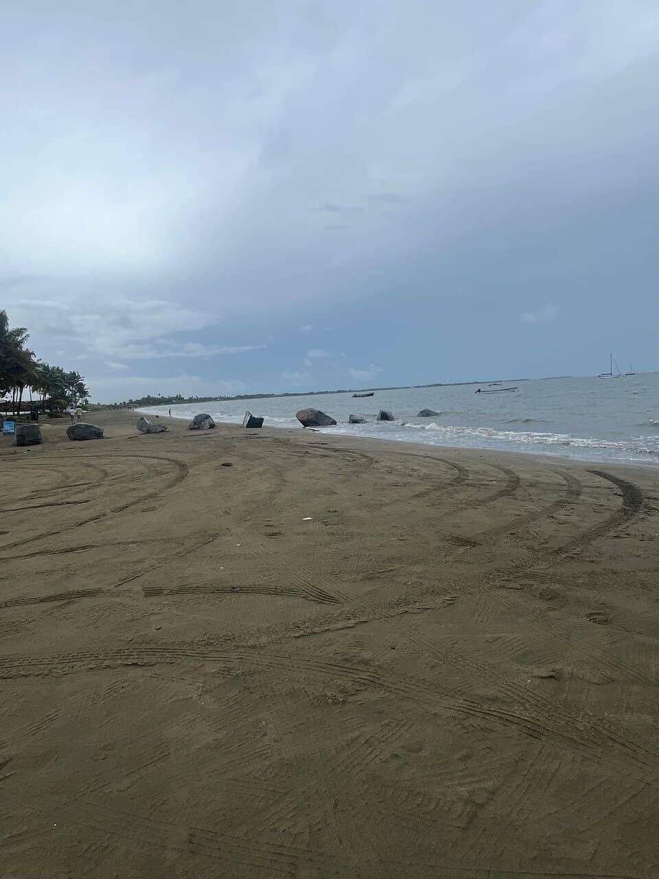 Beachfront Dining & Entertainment