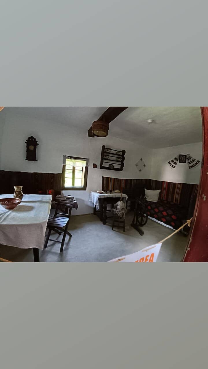 Art of Embroidery Display