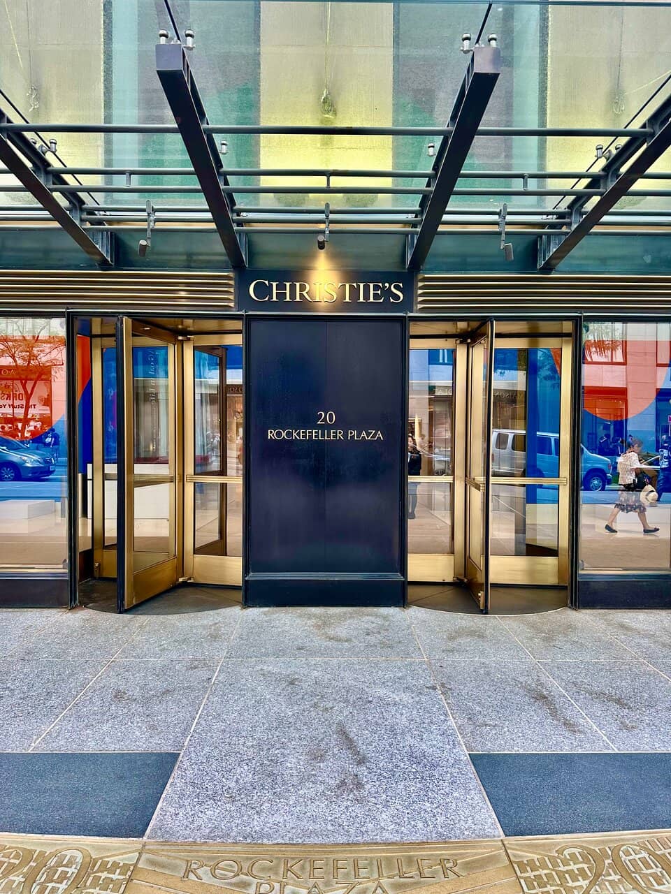 Exquisite Art & Jewelry Displays