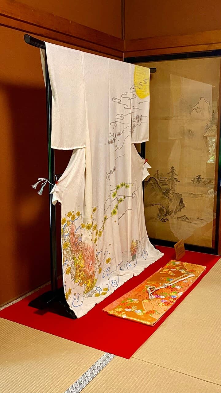 Cobblestone Streets & Earthen Walls