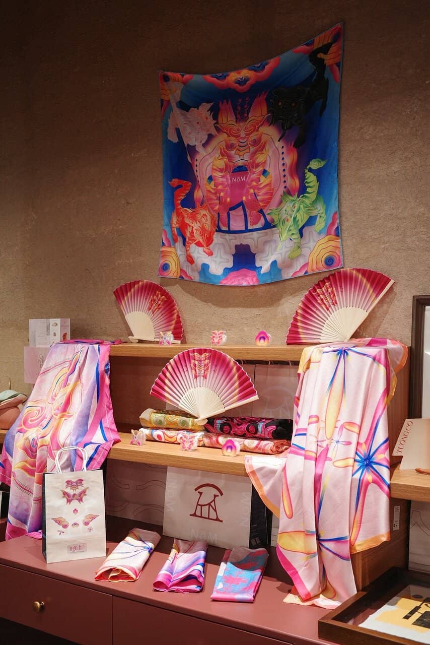 Charming Cafes and Restaurants