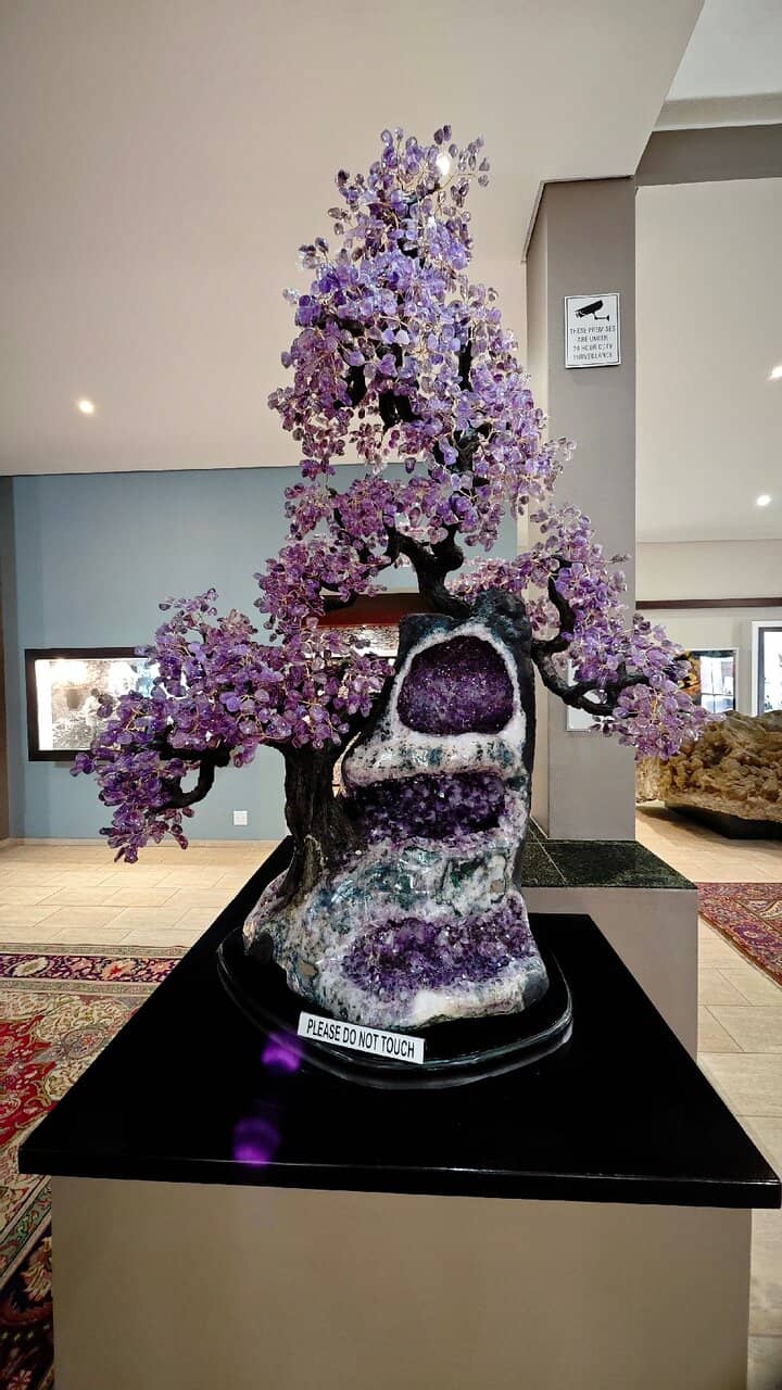 Exquisite Jewelry and Gemstones