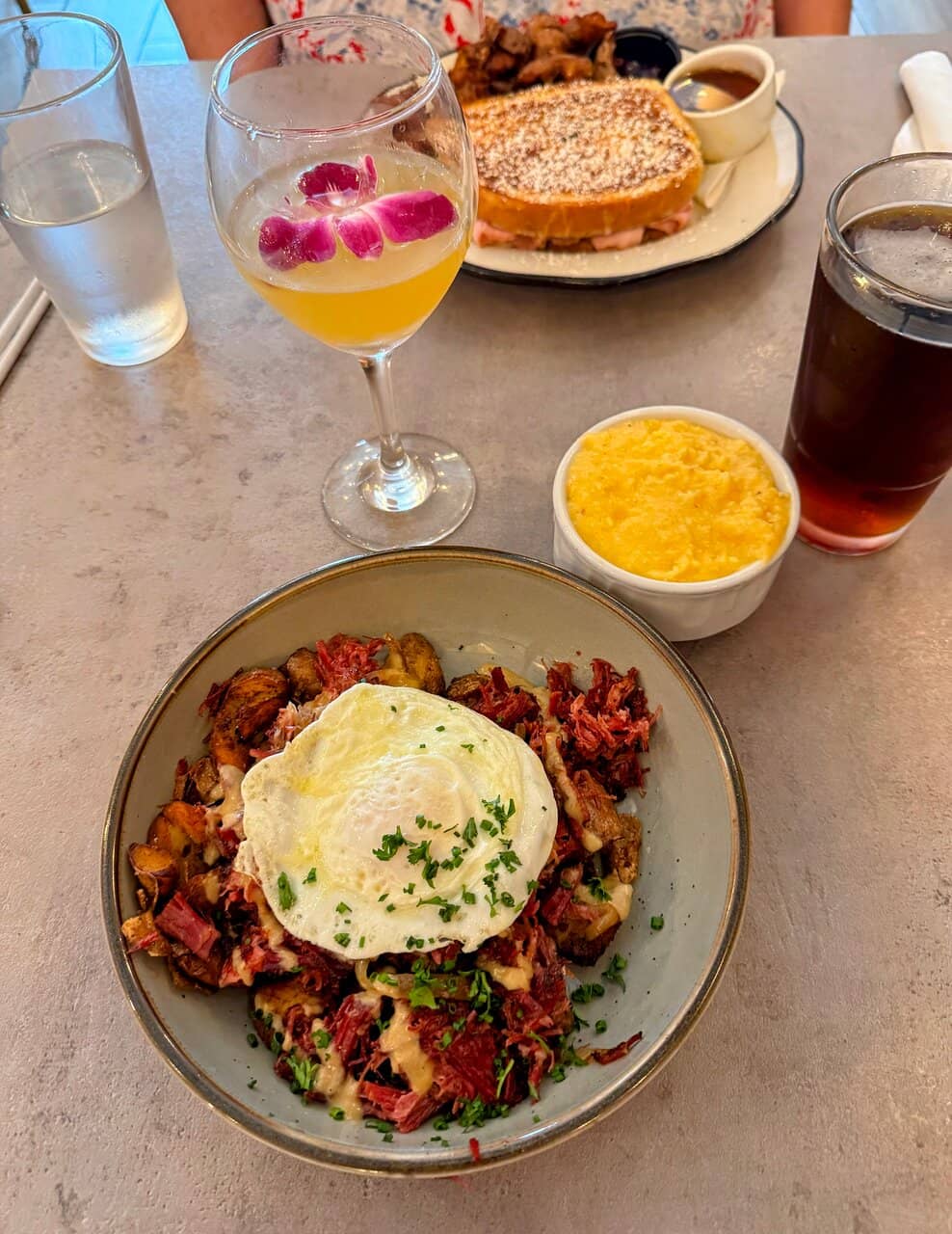 Elegant 1920s Ambiance