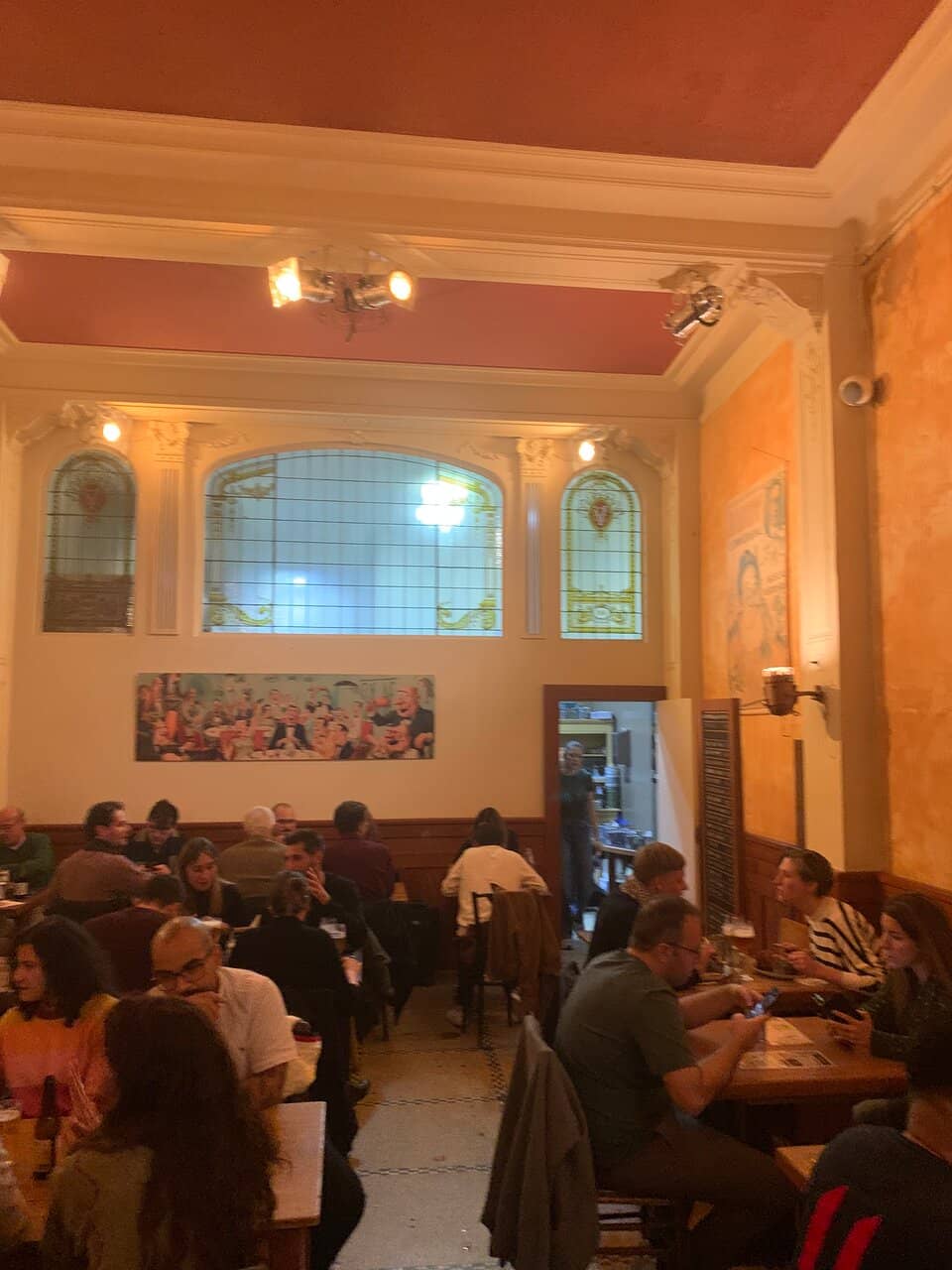 Lively, Traditional Tavern Vibe