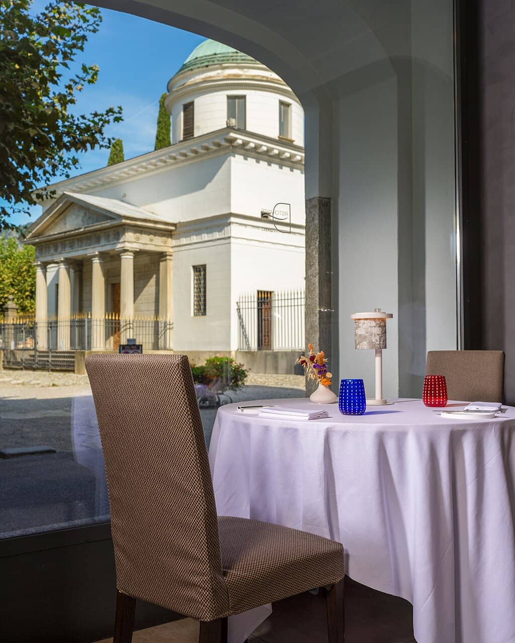 Charming Waterside Ambiance