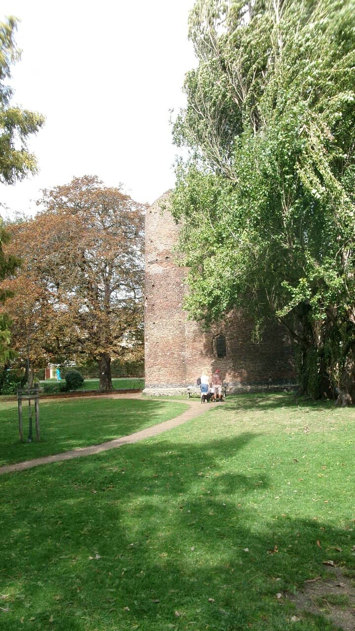Riverside Walk & Views