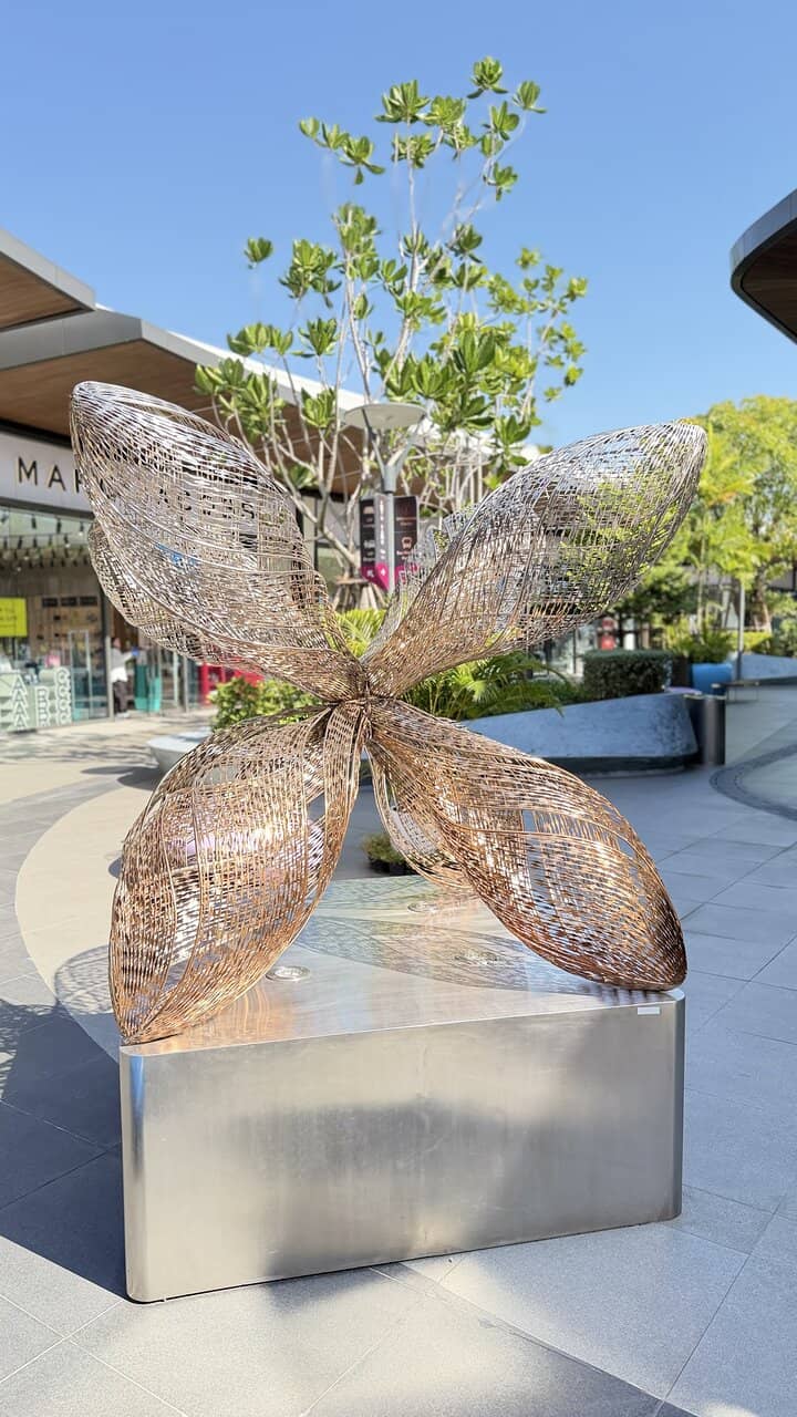 Modern, Open-Air Design