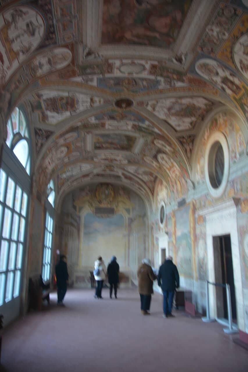 Symmetrical Casini