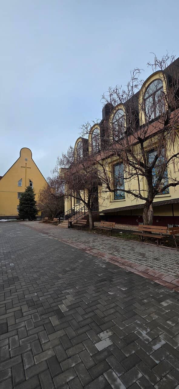 The Nail-Free Architecture