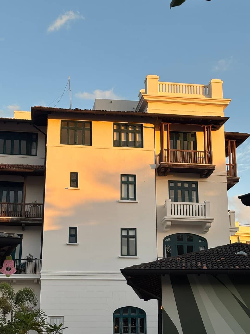 Las Catalinas Architecture