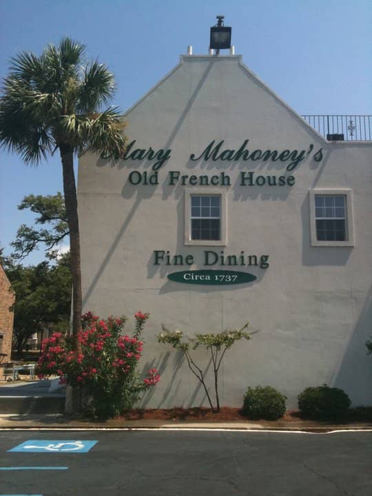 Historic Courtyard Ambiance