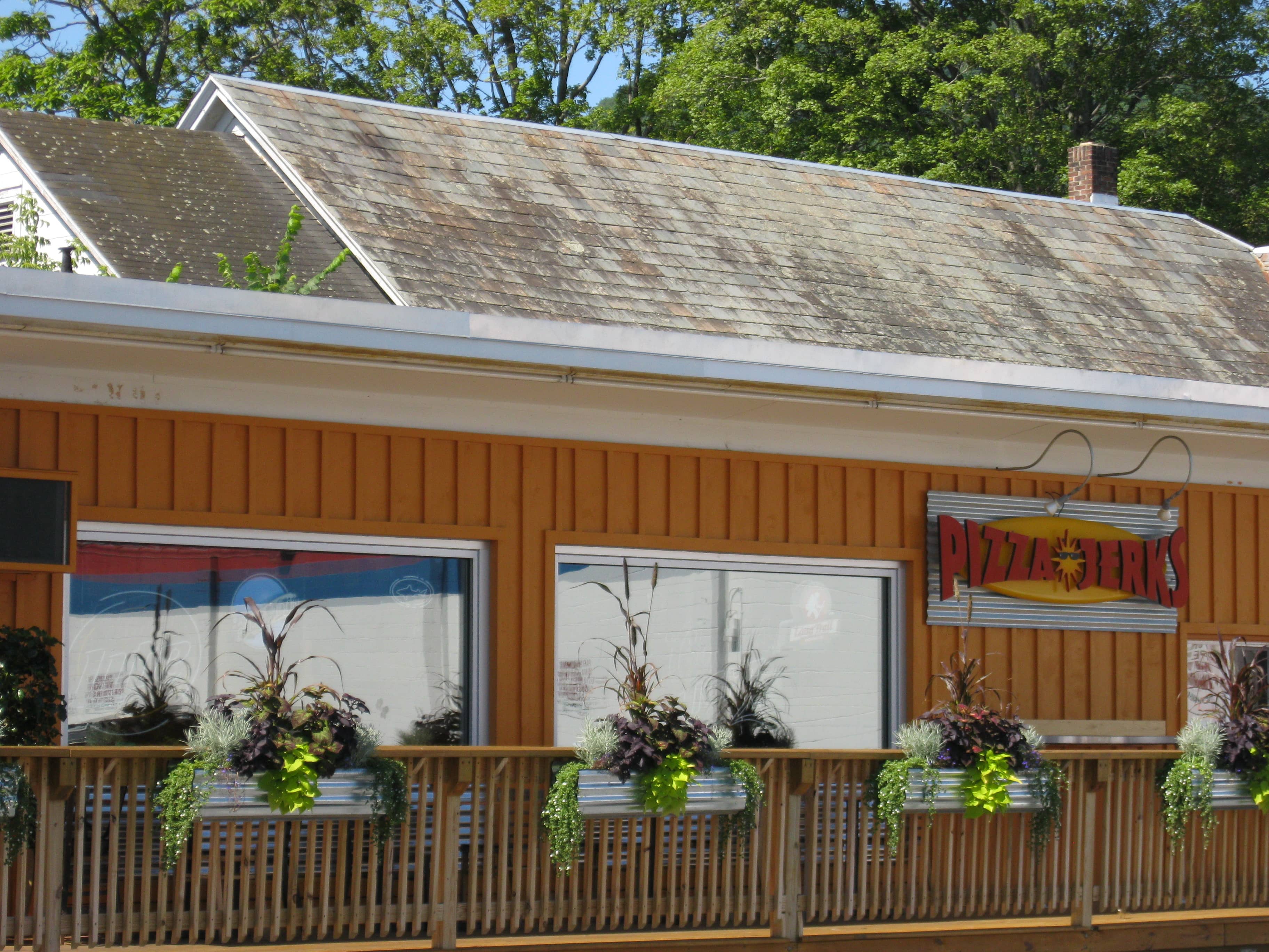 Award-Winning Wings & Garlic Knots