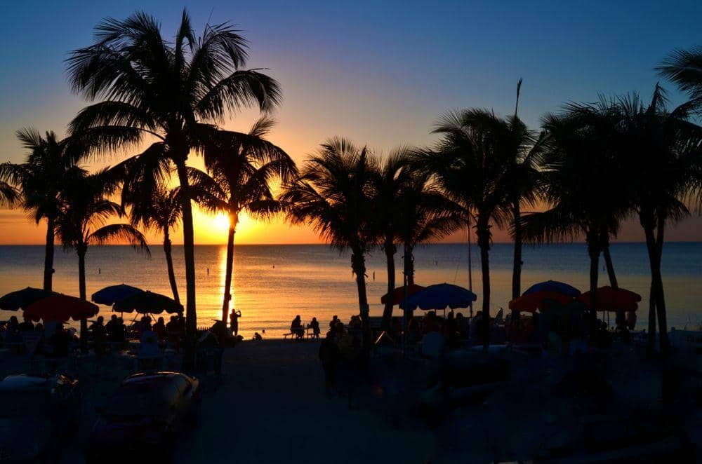 Old-School Beach Bar Vibe