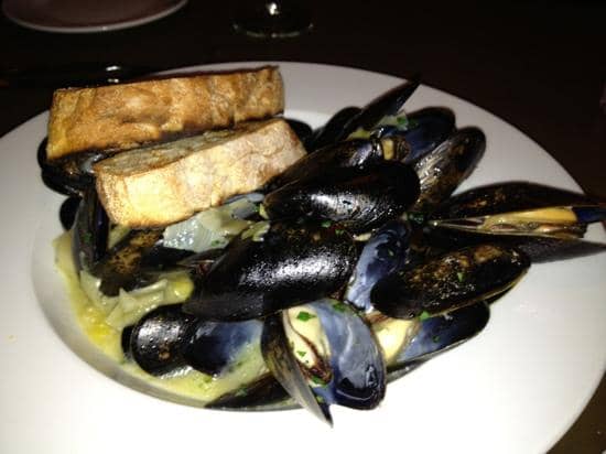 Signature Cocktails & Ambiance