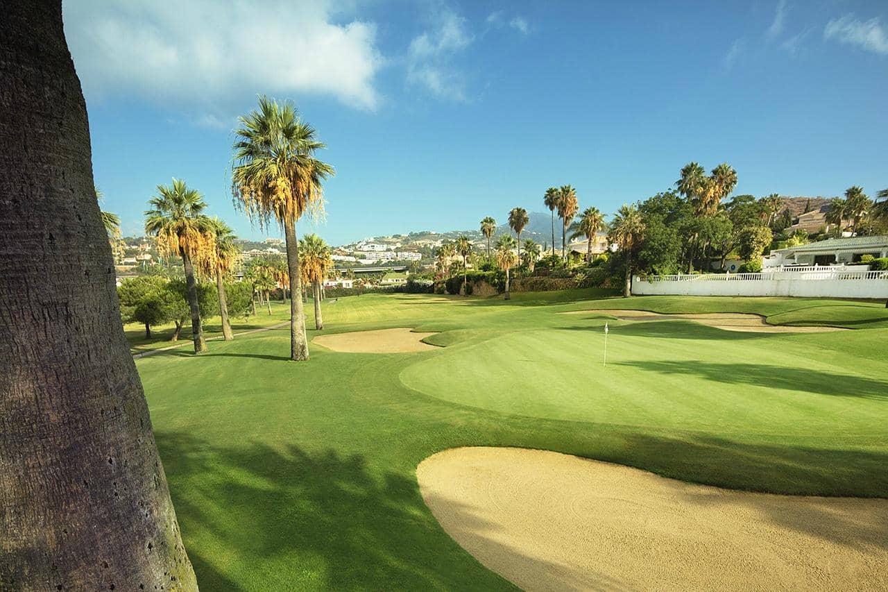 Stunning Villa-Lined Fairways