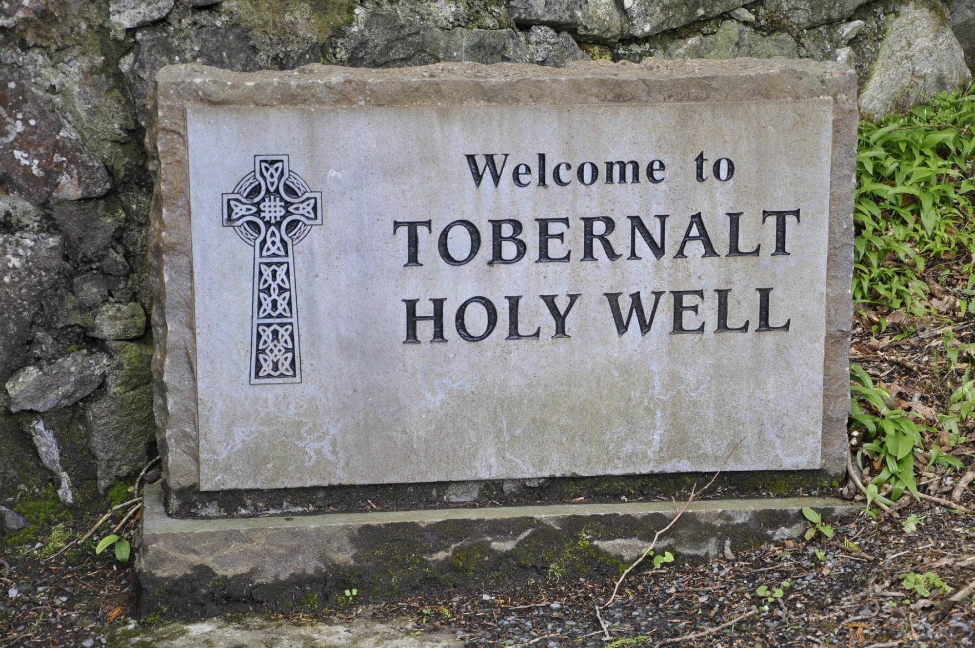 Statues and Reflection Areas