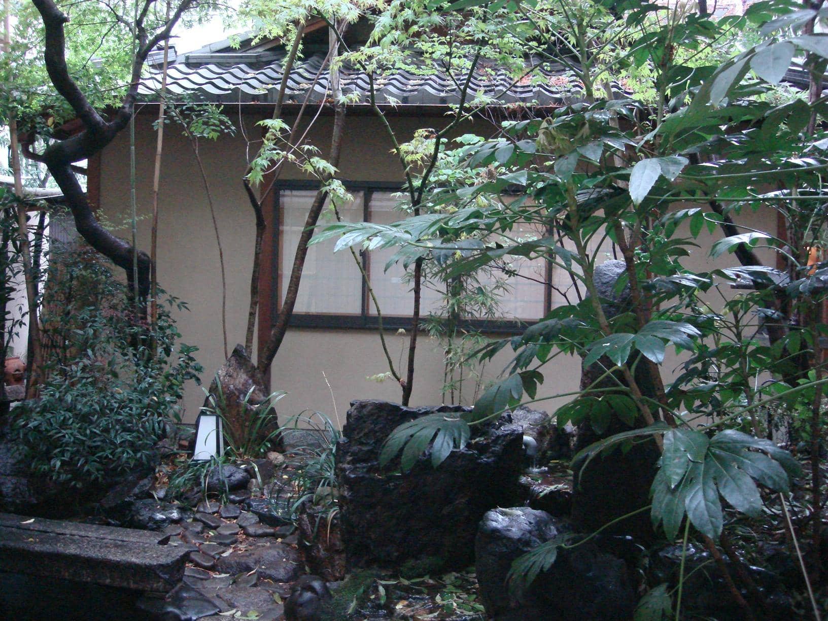 Intimate Temple Setting