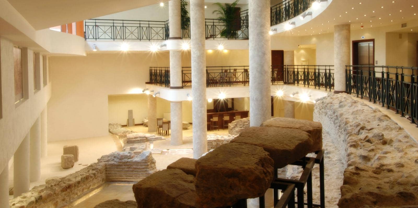 Ancient Coins & Ceramics