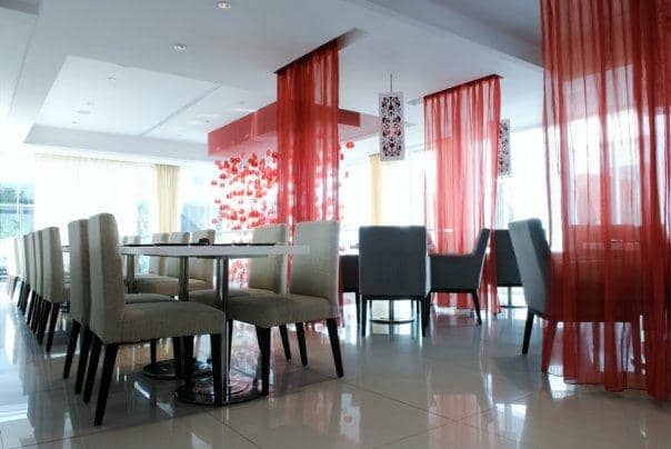 Calming Ambiance with Live Music