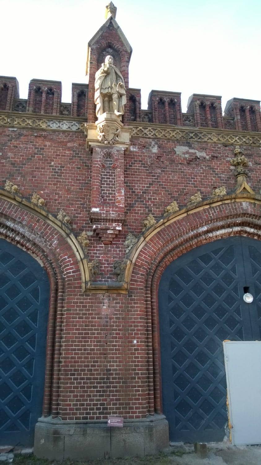 Knight Helmets & Swords