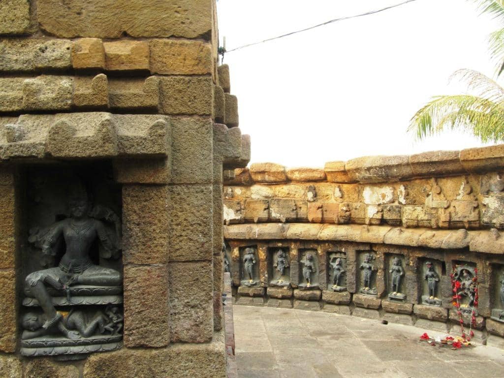 Unique Roofless Architecture