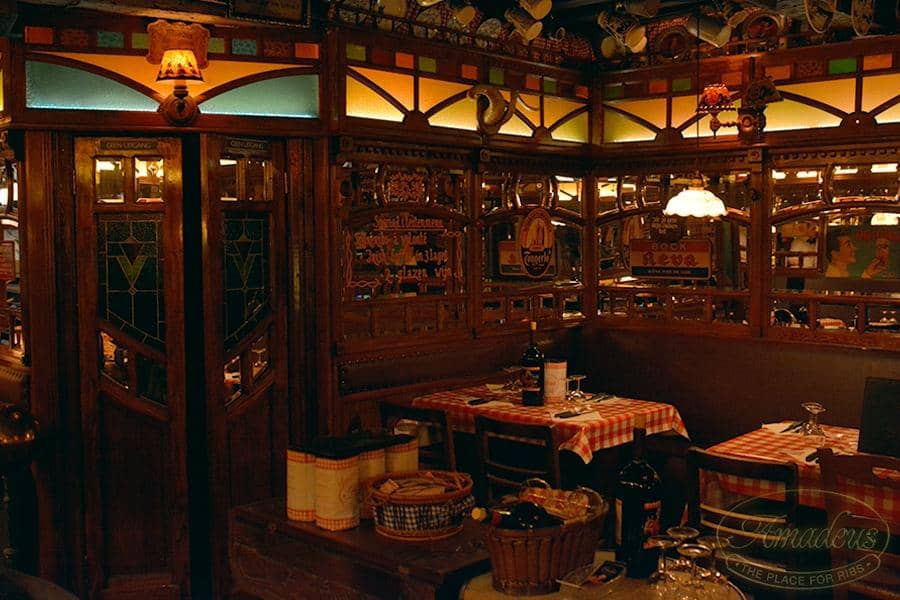 Cozy & Nostalgic Atmosphere