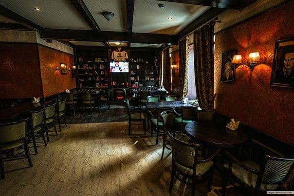 Cozy Old English Pub Atmosphere