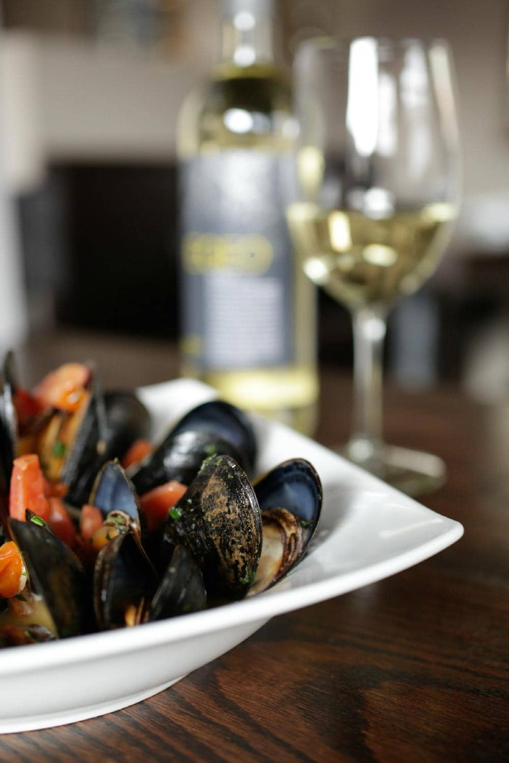 Live Music & Ambiance