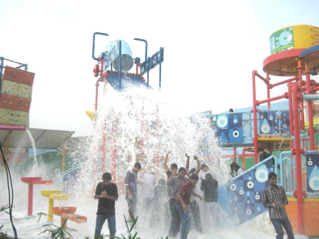 Roller Coasters & Rides