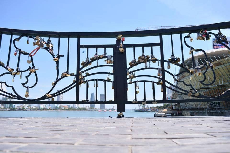 Dragon Bridge Fire & Water Show