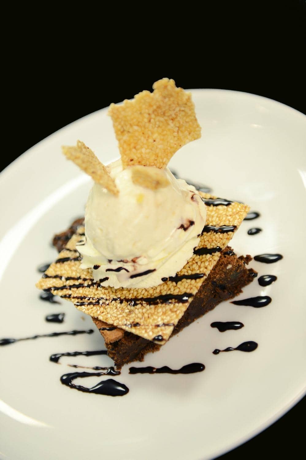 Signature Cocktails & Vibrant Bar Scene