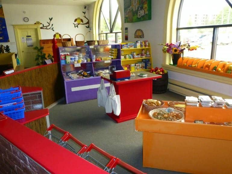 Miniature Pizzeria & Grocery Store