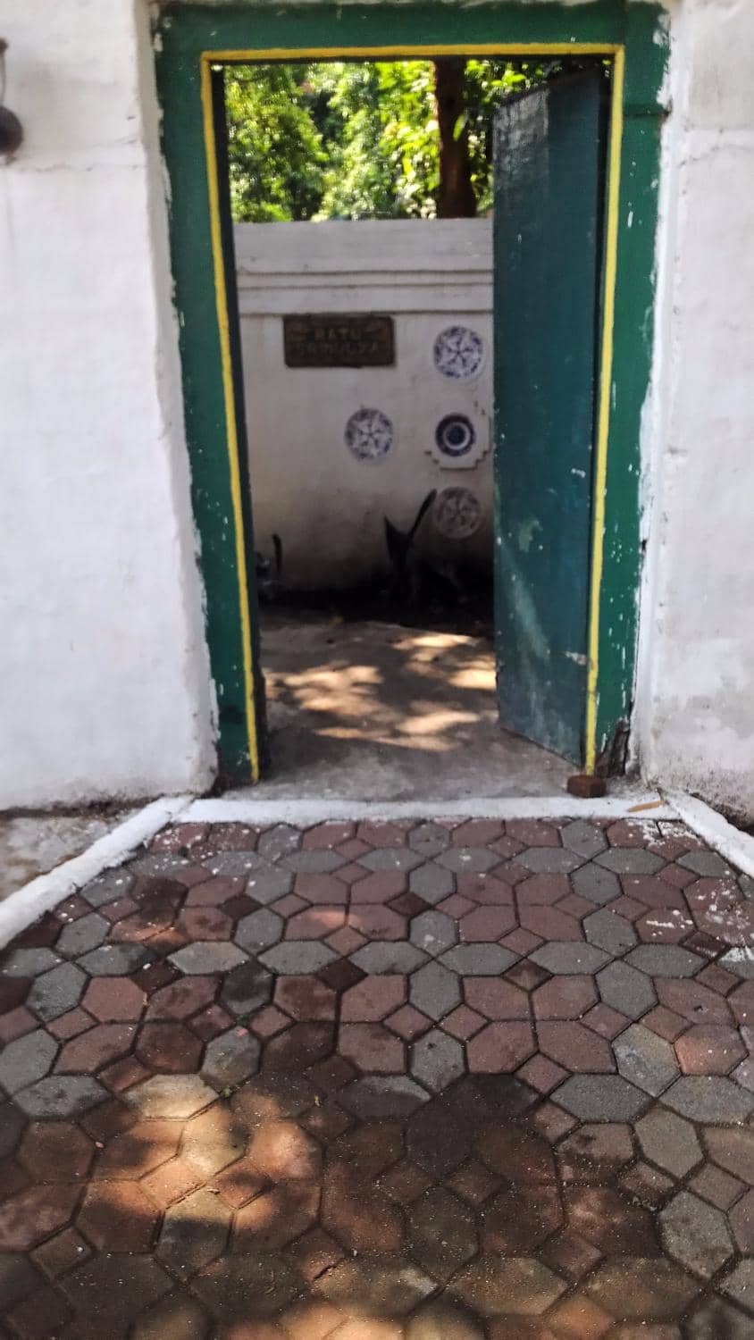 Historical Artifacts & Royal Attire