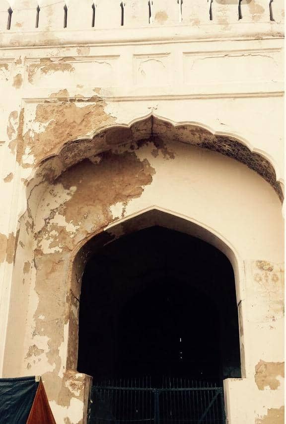 Proximity to Shahi Qila