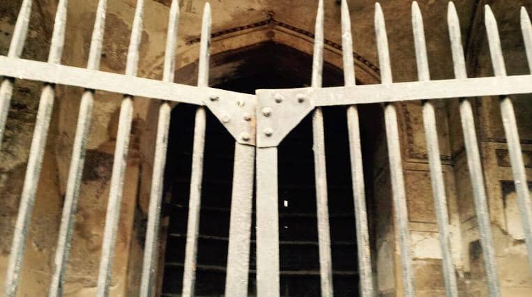 Proximity to Shahi Qila