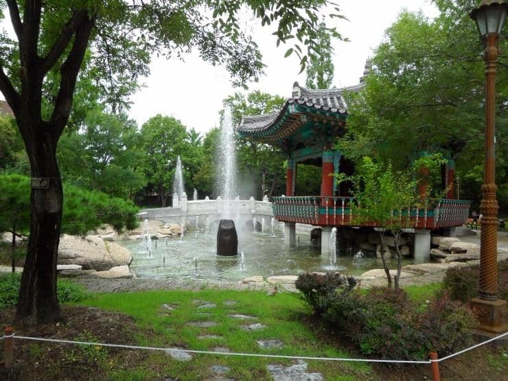 Peaceful Benches & Monuments