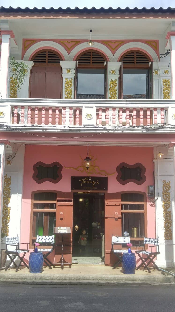 Charming Sino-Portuguese Ambiance