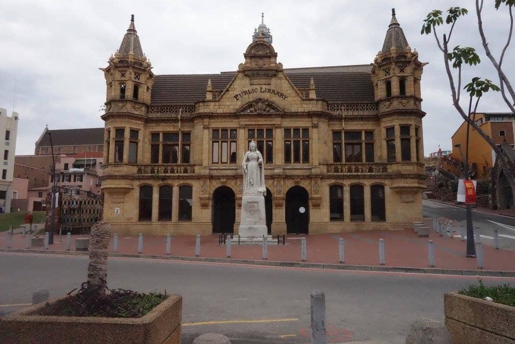 Queen Elizabeth Statue