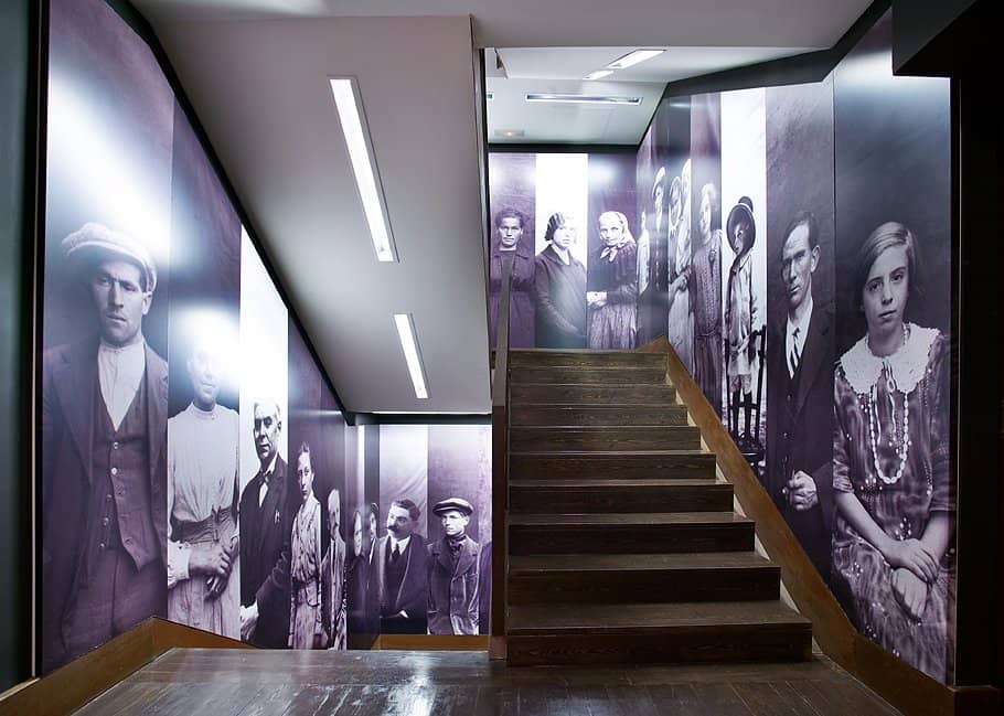 Automated Tobacco Manufacturing Displays